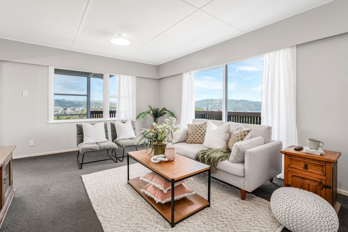 172 Conclusion Street, Ascot Park, Porirua - Carousel 1