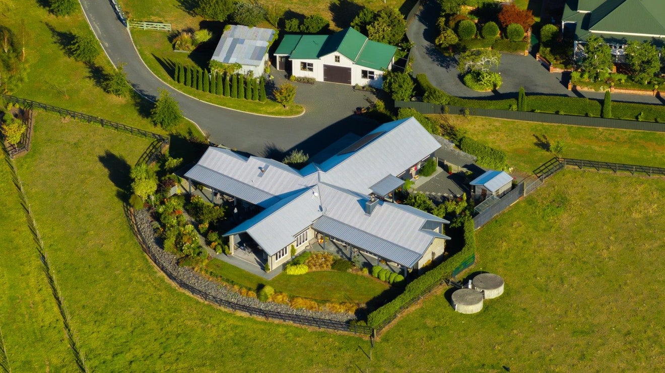 33 Lee Road, Burbush, Hamilton - Carousel 24