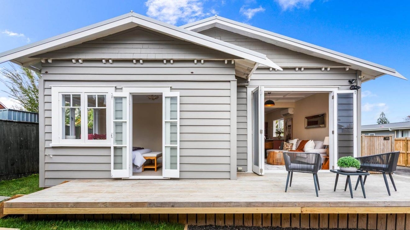 95B Mcleod Road, Te Atatu South, Auckland - Carousel 1