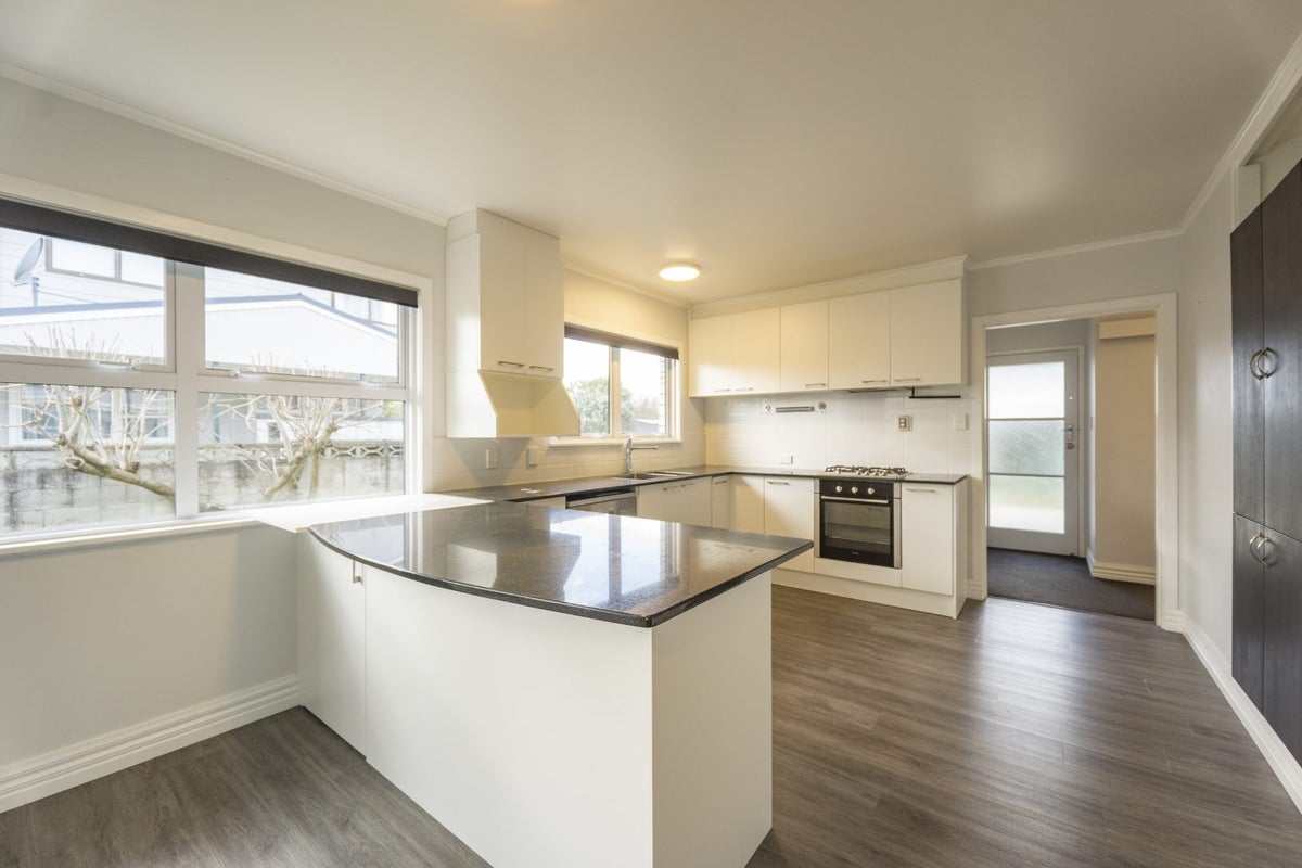 74 Fitzroy Avenue, Fitzroy, Hamilton - Carousel 2
