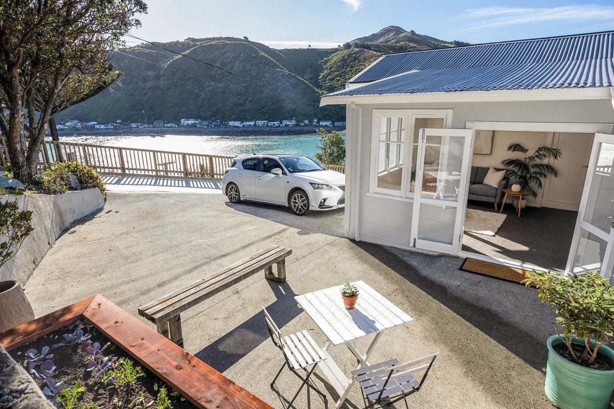 189 Severn Street, Island Bay, Wellington - Carousel 1