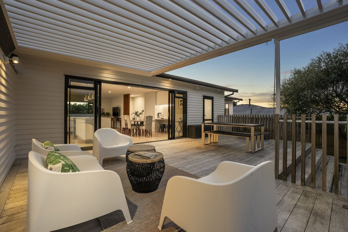 2/49 Roseberry Avenue, Birkenhead, Auckland - Carousel 1