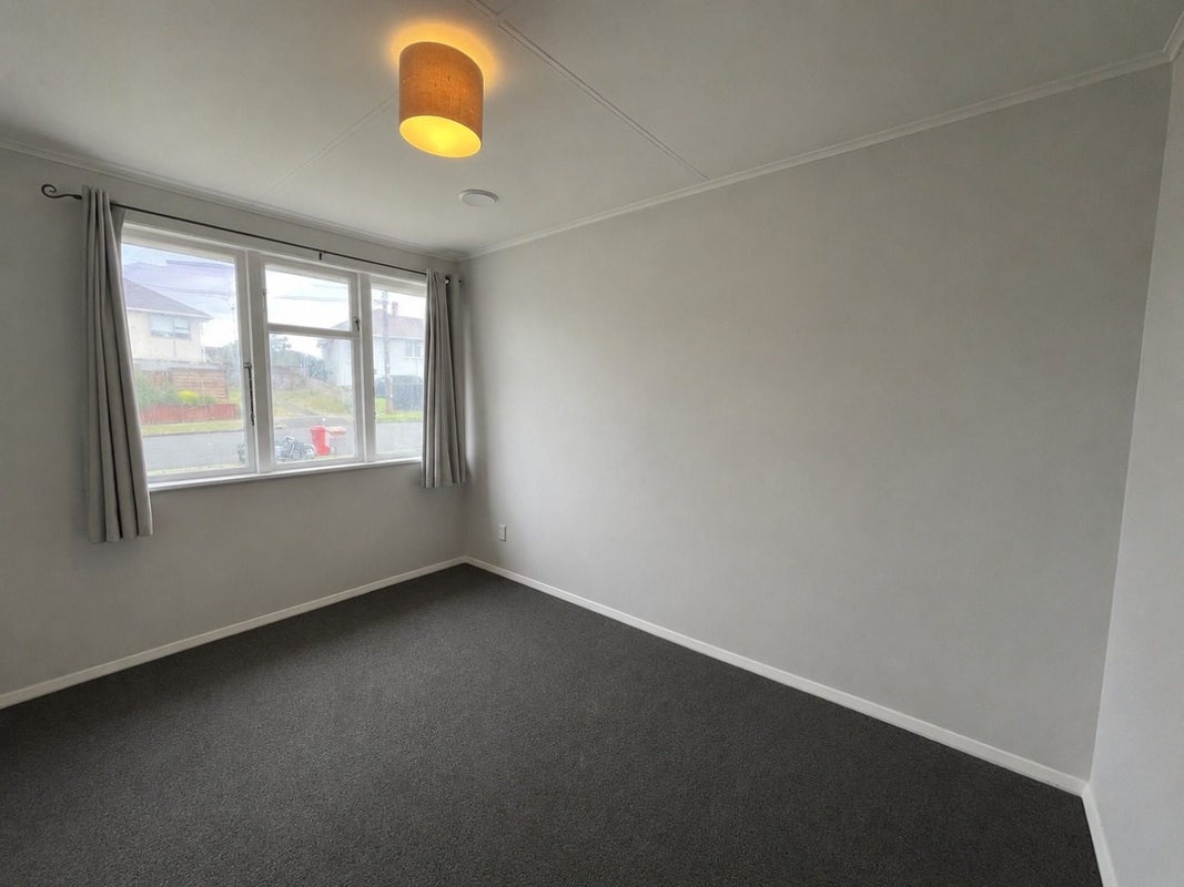 10 Kauri Street, Gonville, Whanganui - Carousel 2