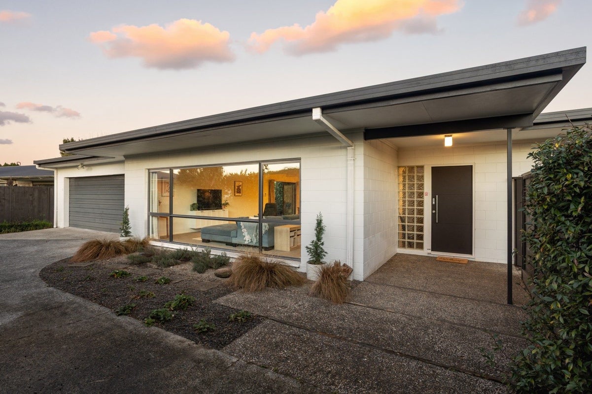 22 Seamer Place, St Andrews, Hamilton - Carousel 1