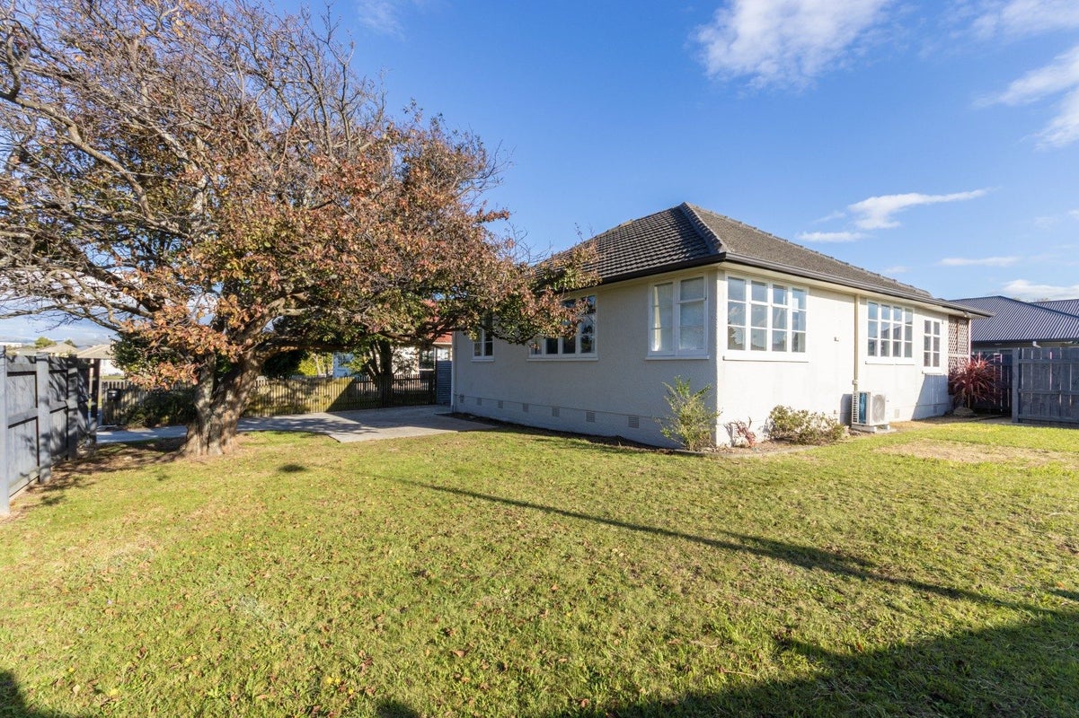2 Forth Terrace, Roslyn, Palmerston North - Carousel 1