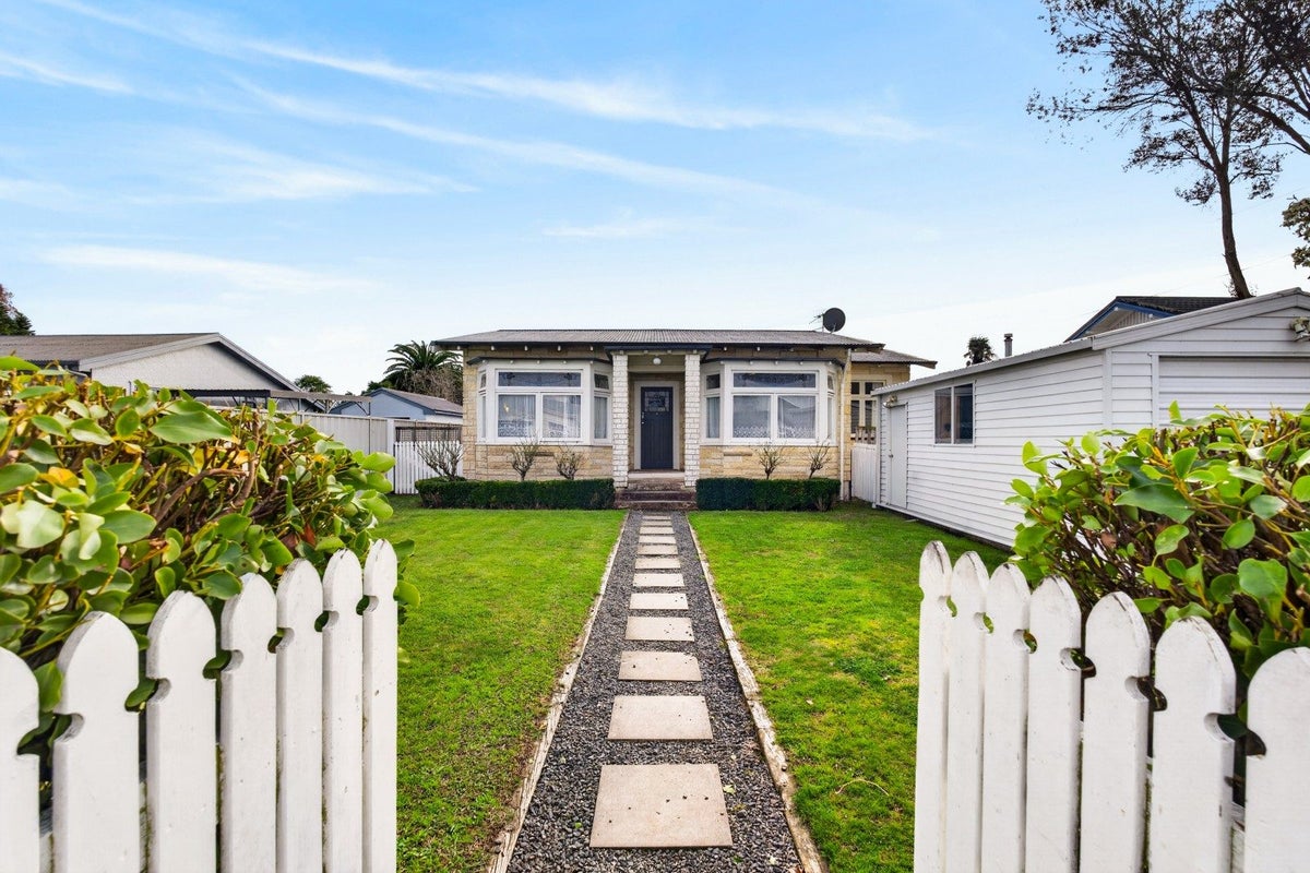 1016 Waipuna Street, Mahora, Hastings - Carousel 1