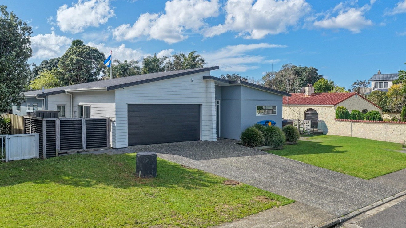 10 Dolphin Drive, Whiritoa, Whangamata - Carousel 2