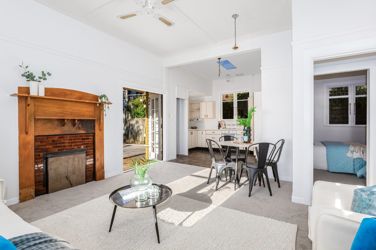 61A Severn Street, Island Bay, Wellington - Carousel 2