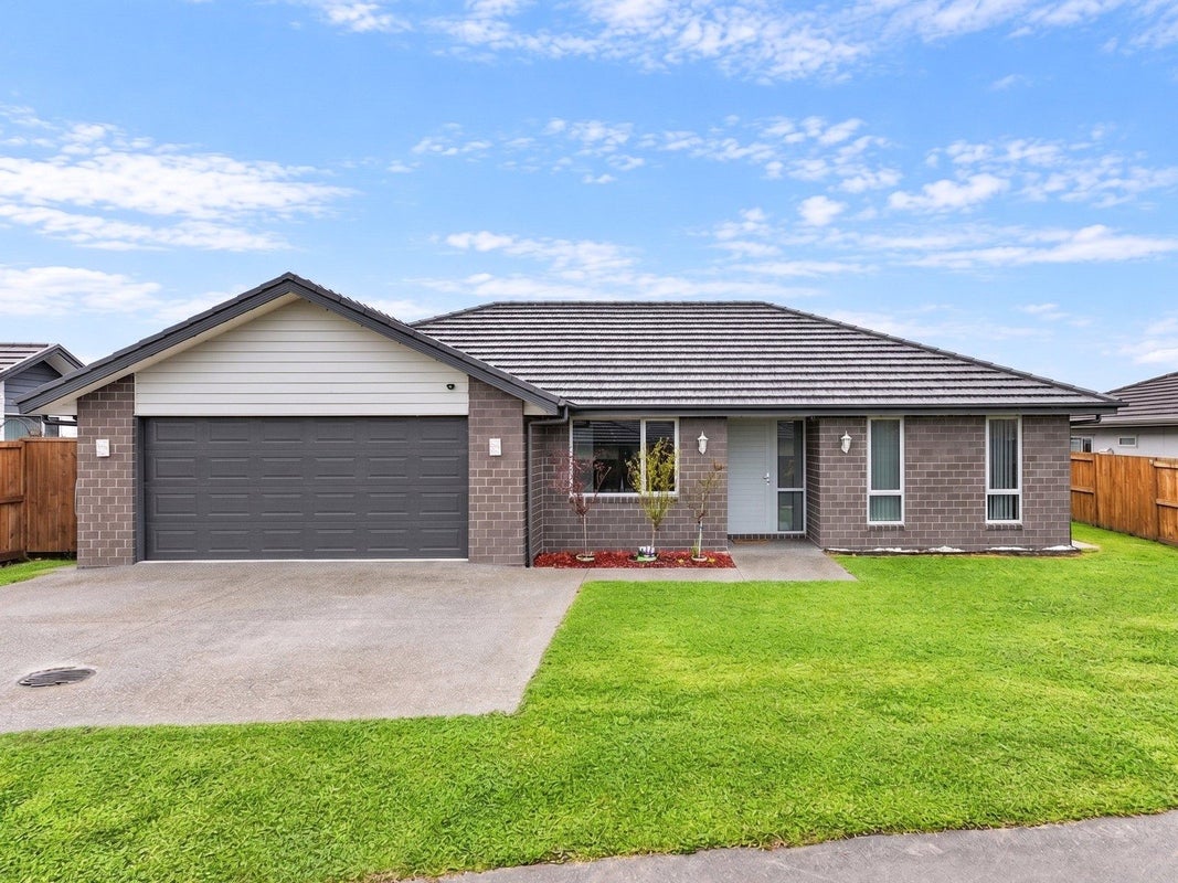 11 Bostonkip Crescent, Fitzroy, Hamilton - Carousel 1