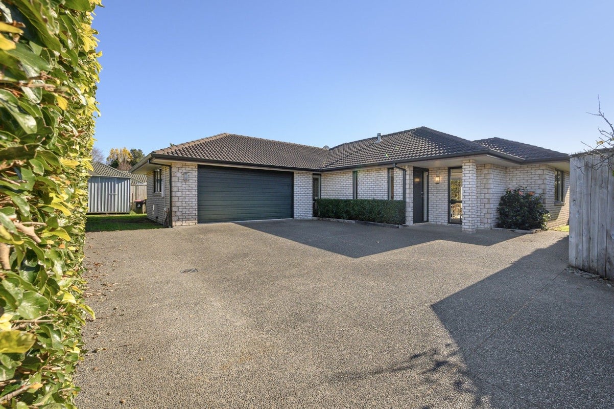 12 Contour Avenue, Pyes Pa, Tauranga - Carousel 1