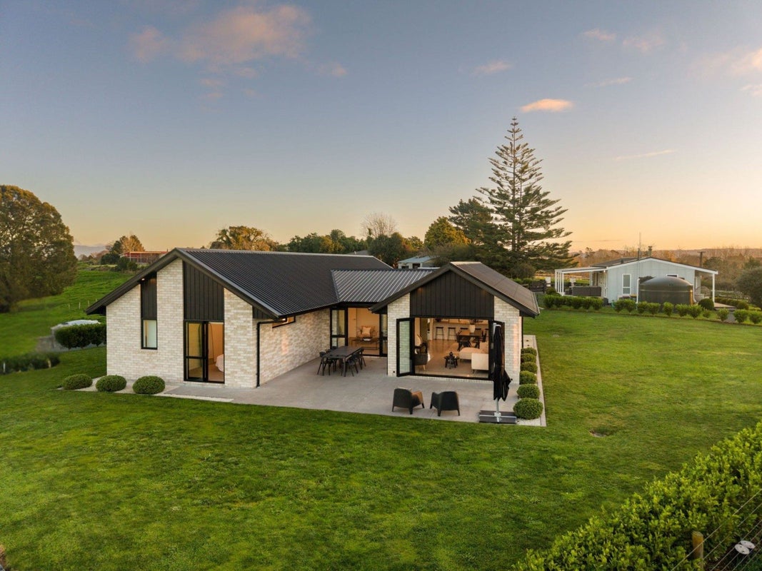 89 Burbush Road, Burbush, Hamilton - Carousel 1