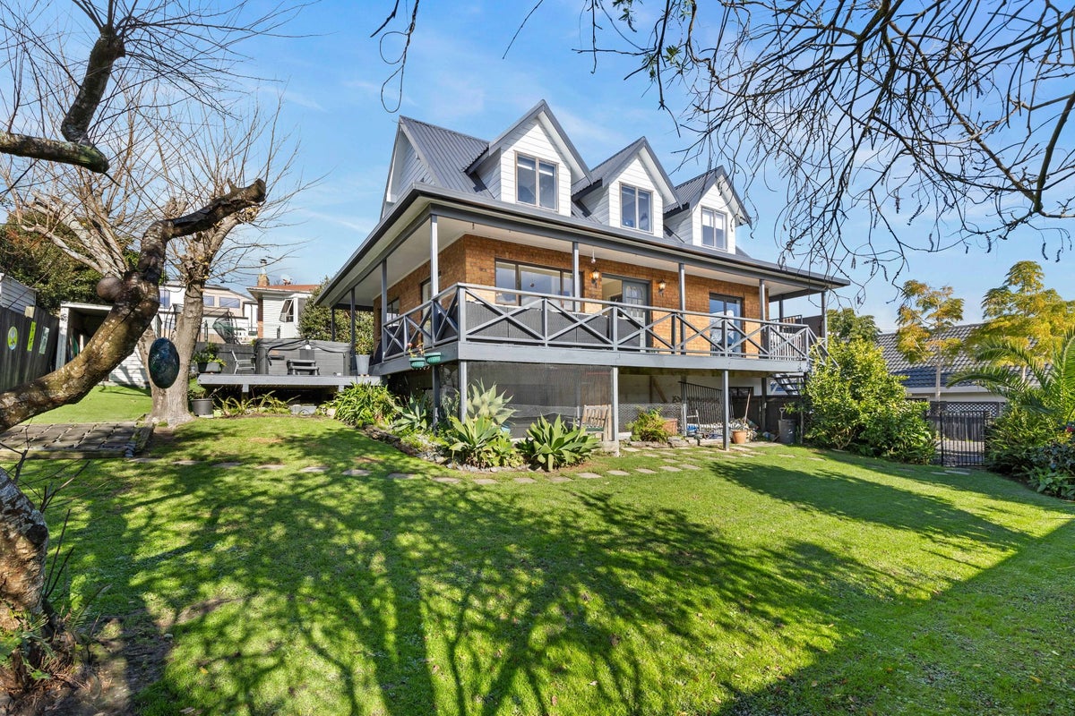 1/893 Beach Road, Waiake, Auckland - Carousel 2