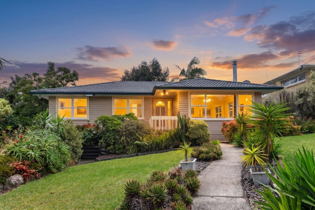 6 Adams Place, Te Kamo, Whangarei - Carousel 1