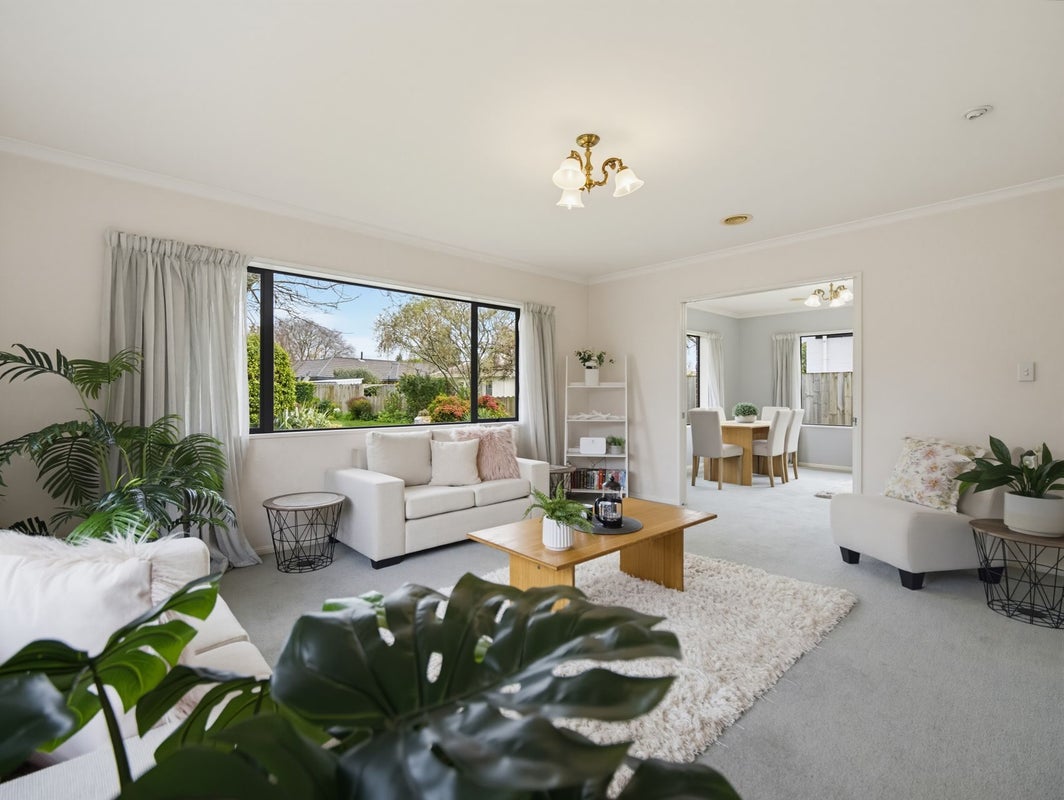 2 Farnah Green, Flagstaff, Hamilton - Carousel 1