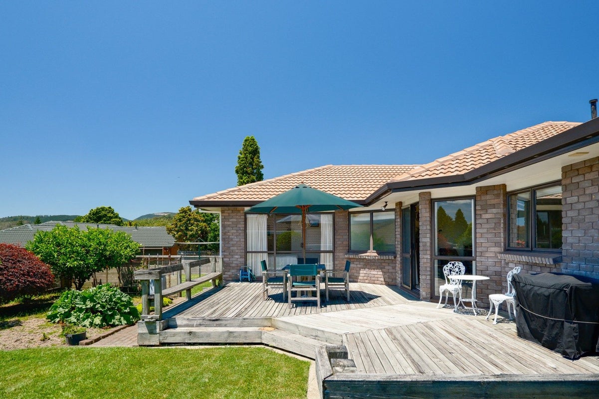 10 Foley Drive, Springfield, Rotorua - Carousel 1