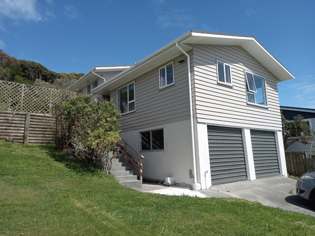 68 Gloaming Hill, Titahi Bay, Porirua - Carousel 1