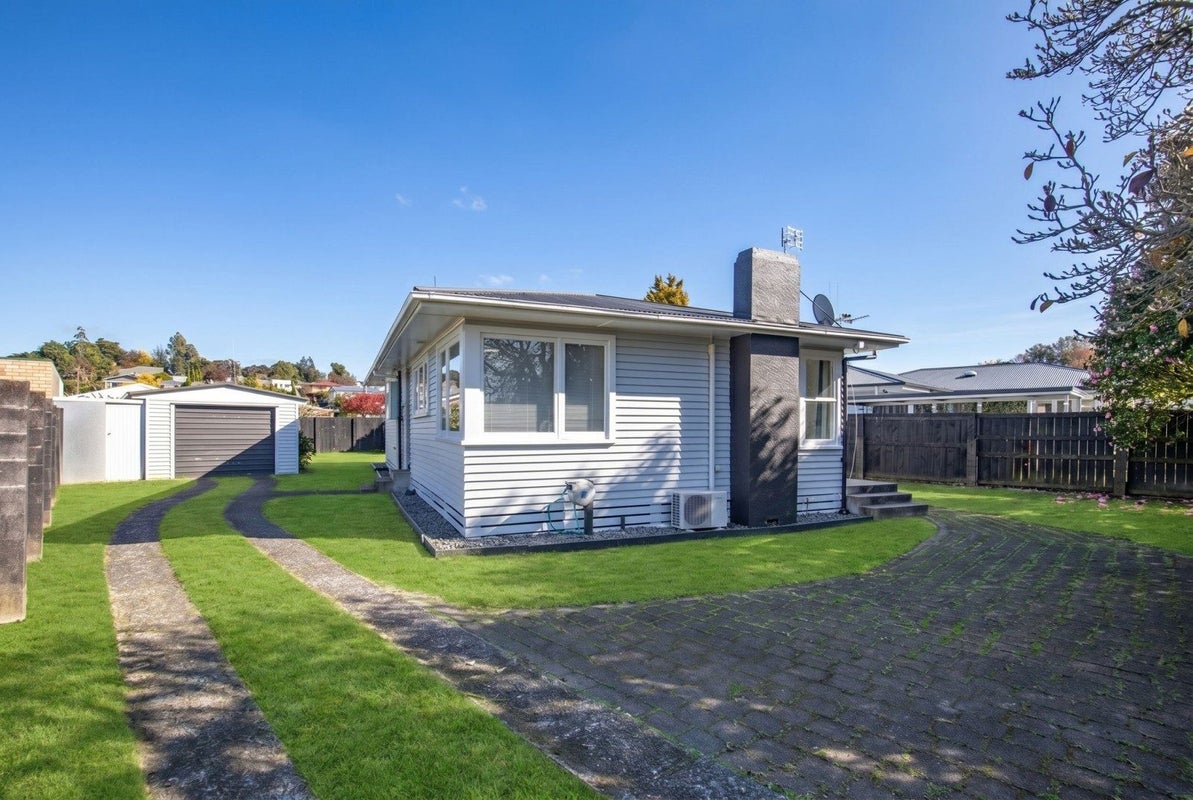 9 Panair Crescent, Hillcrest, Hamilton - Carousel 1