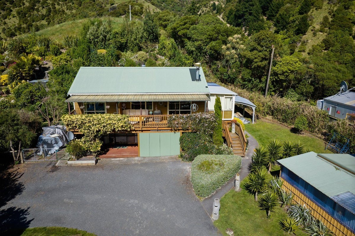 17 Makura Road, Goose Bay, Kaikoura - Carousel 1