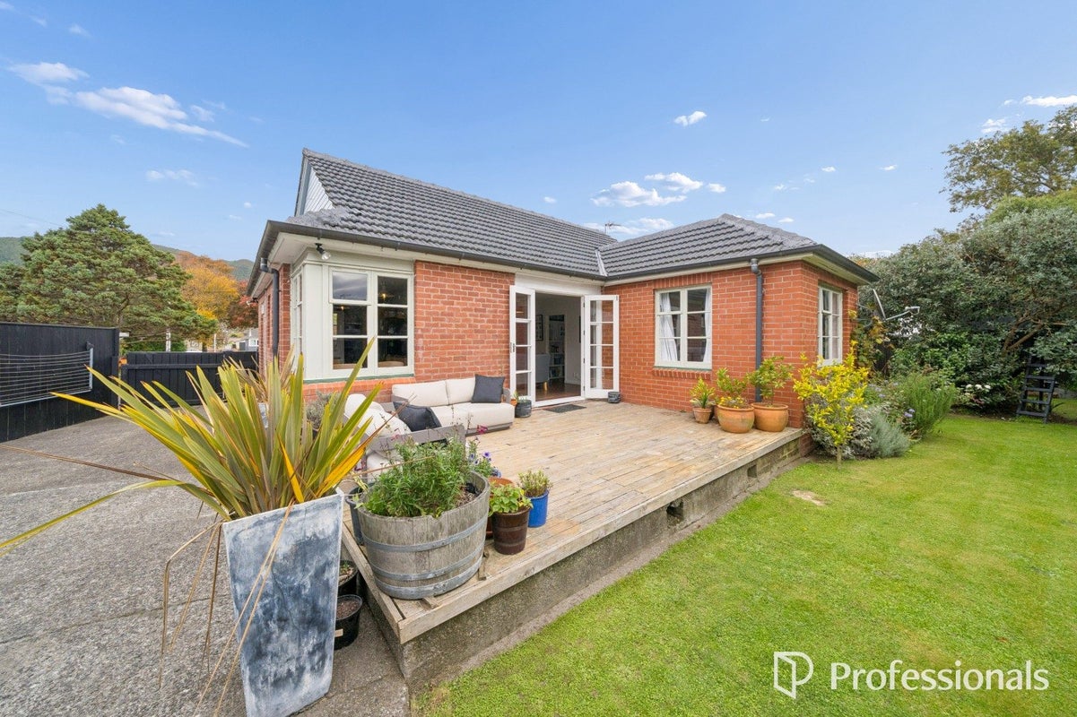 6 Anson Grove, Naenae, Lower Hutt - Carousel 1