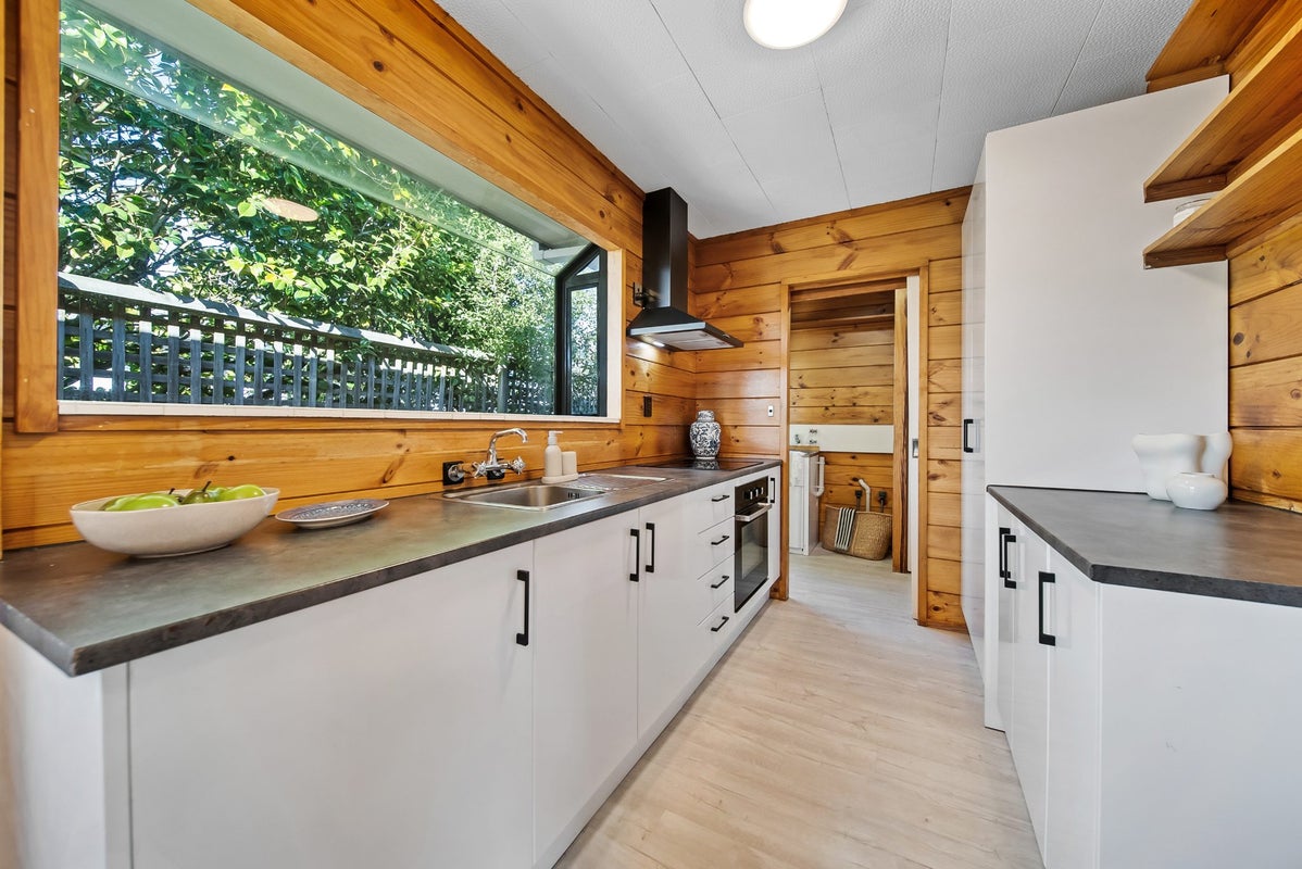 2/74 Aorangi Road, Bryndwr, Christchurch - Carousel 1