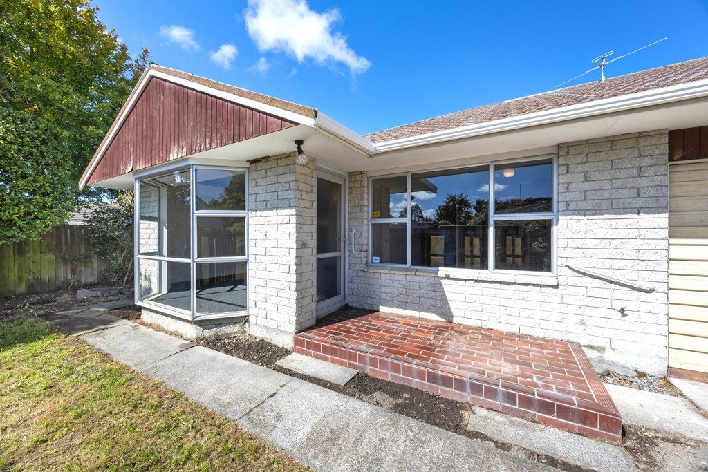 2/3 Hythe Lane, Saint Martins, Christchurch - Carousel 1