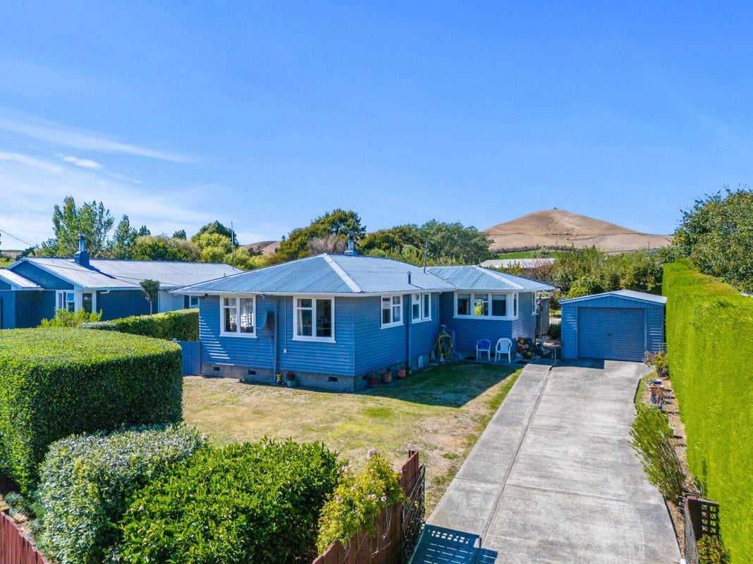 2 Key Crescent, Seddon - Carousel 1