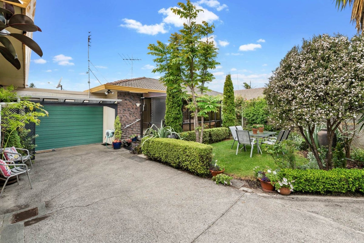 2/12 Moenui Avenue, Orewa, Orewa - Carousel 1