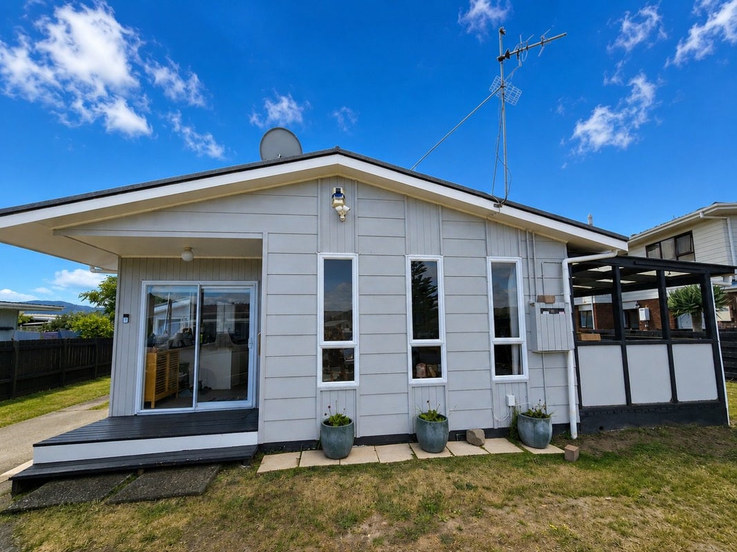 51 Olive Terrace, Paraparaumu Beach, Paraparaumu - Carousel 2