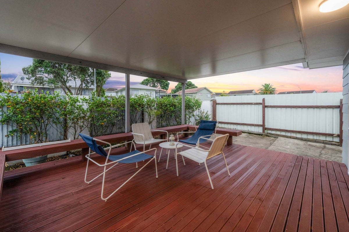 11 Caserta Place, Clover Park, Auckland - Carousel 2