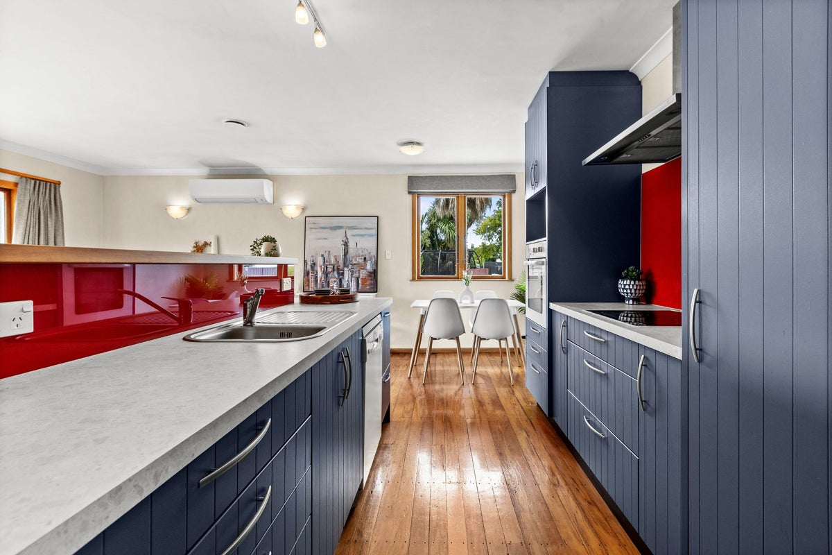 131A Frederick Street East, Mayfair, Hastings - Carousel 1