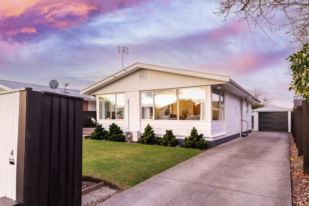 2/4 Lansbury Avenue, Strowan, Christchurch - Carousel 1