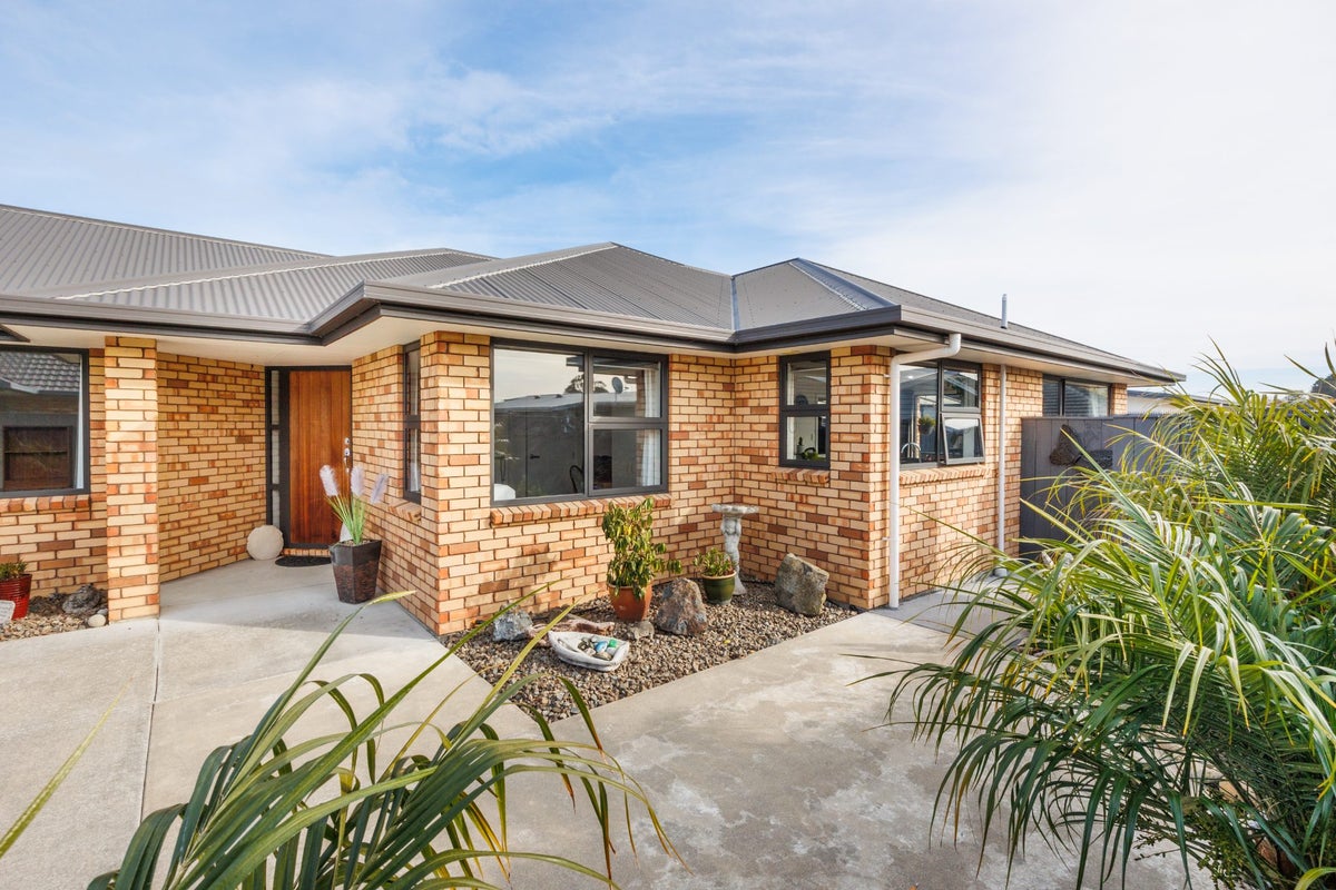 12 Lorenzo Place, Kelvin Grove, Palmerston North - Carousel 30