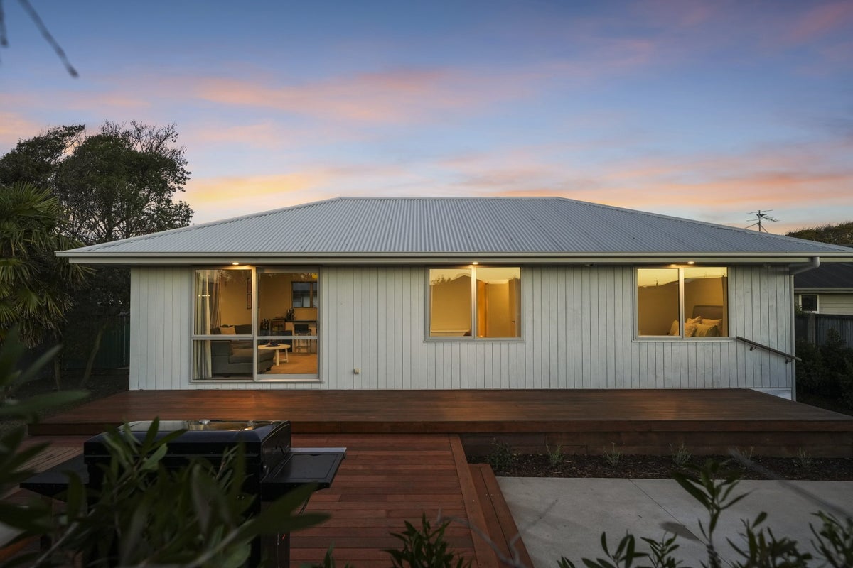 99 Pacific Road, North New Brighton, Christchurch - Carousel 1