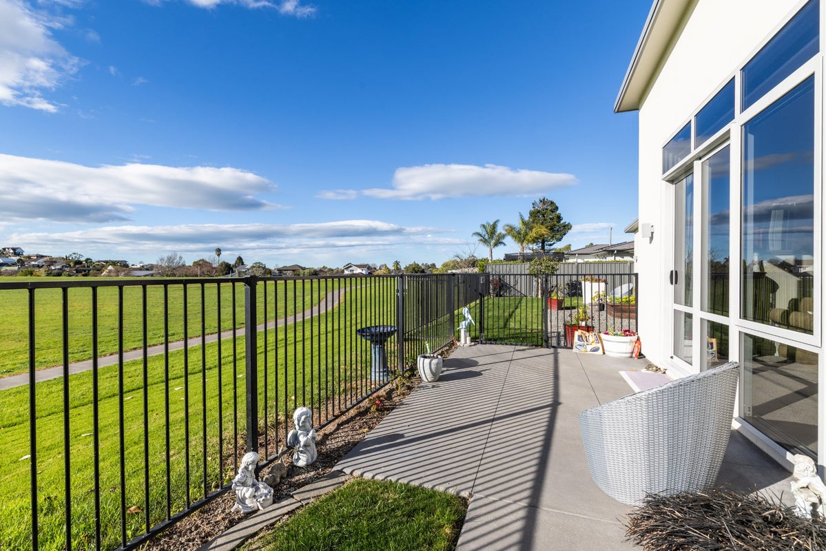 12 Flers Place, Taradale, Napier - Carousel 16
