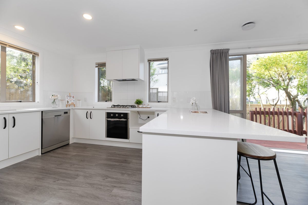 11 Belle Verde Drive, Sunnynook, Auckland - Carousel 2