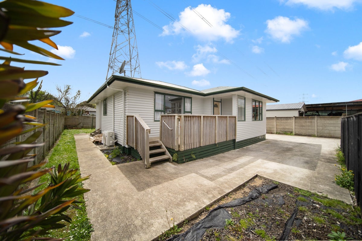 12A Everitt Road, Otara, Auckland - Carousel 1