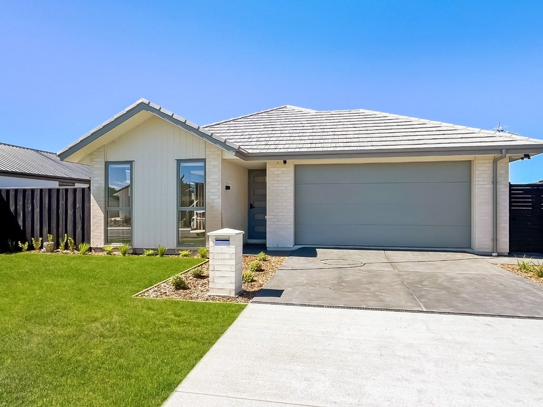 12 Weaver Street, Woodend, Woodend - Carousel 1