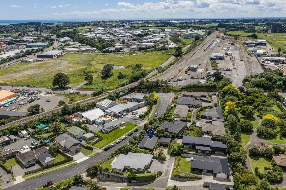 3 Piper Way, Glen Avon, New Plymouth - Carousel 24