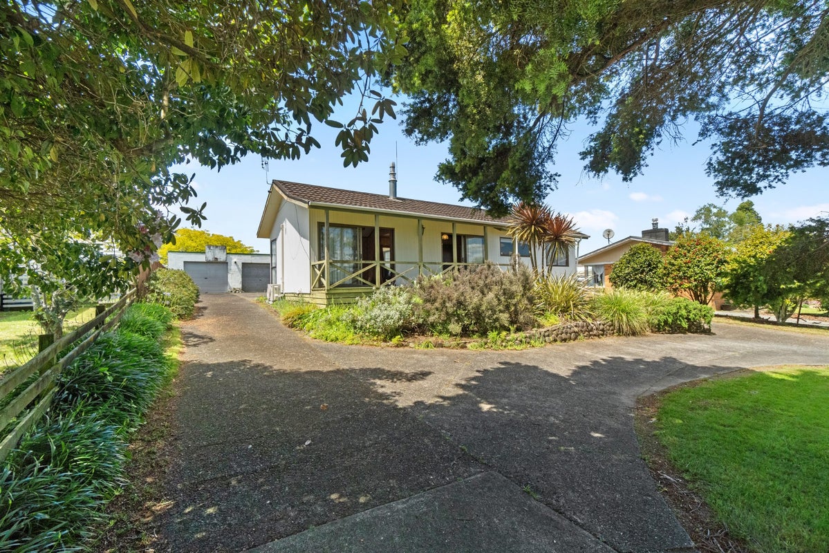 97 Lyon Street, Kihikihi, Te Awamutu - Carousel 1