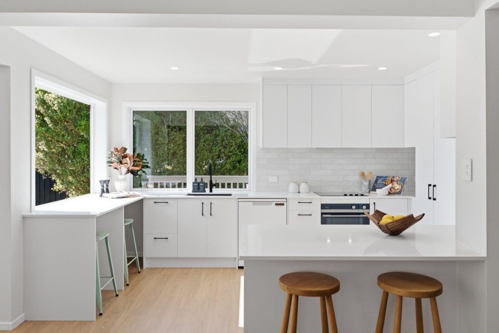 42A Old Lake Road, Narrow Neck, Auckland - Carousel 2