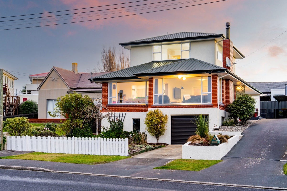 69 Earls Road, Saint Clair, Dunedin - Carousel 1
