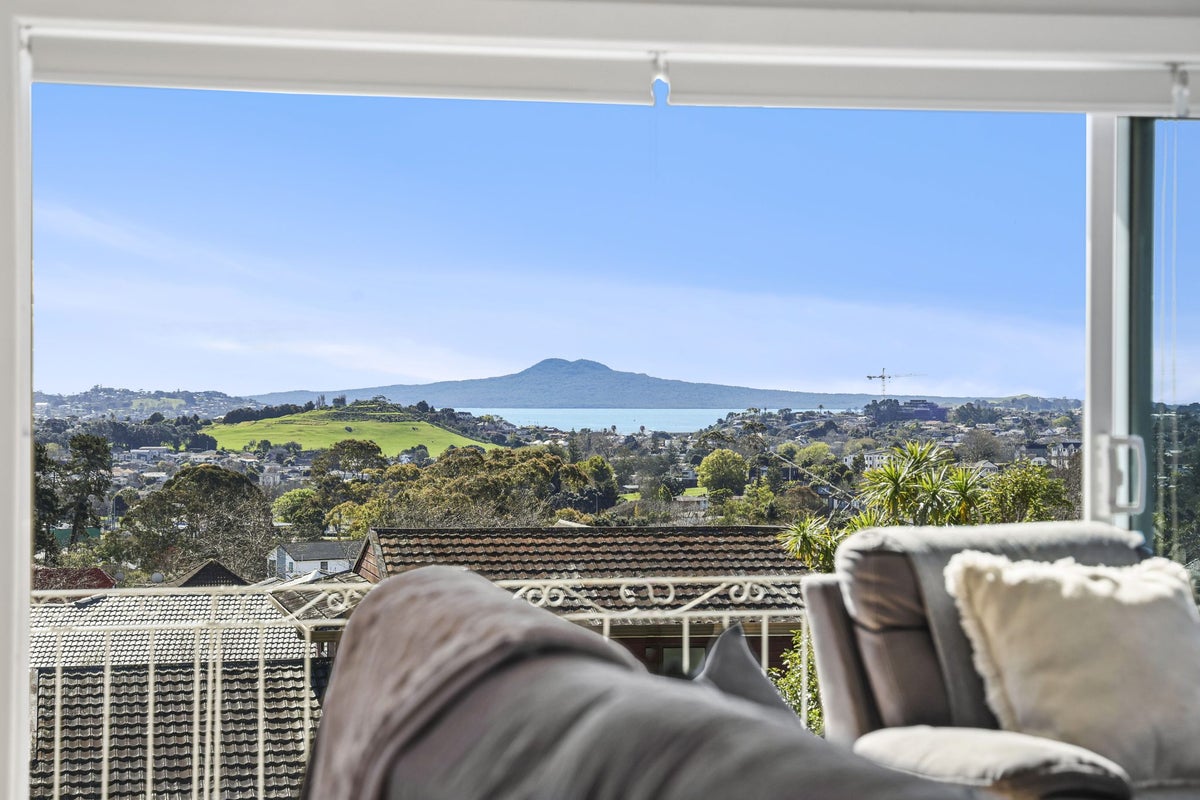 73 Bradbury Road, Botany Downs, Auckland - Carousel 2