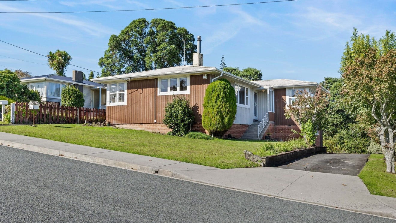 30 Sylvan Crescent, Te Atatu South, Auckland - Carousel 1