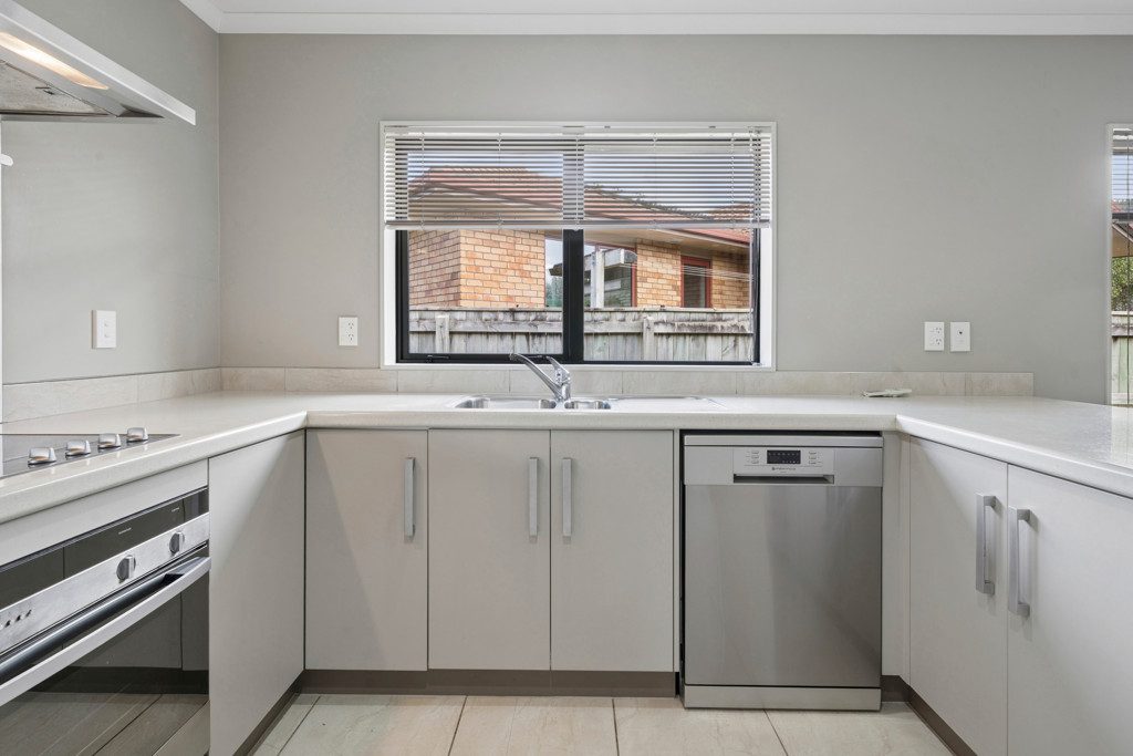 3 Percy Kinsman Crescent, Riverstone Terraces, Upper Hutt - Carousel 2