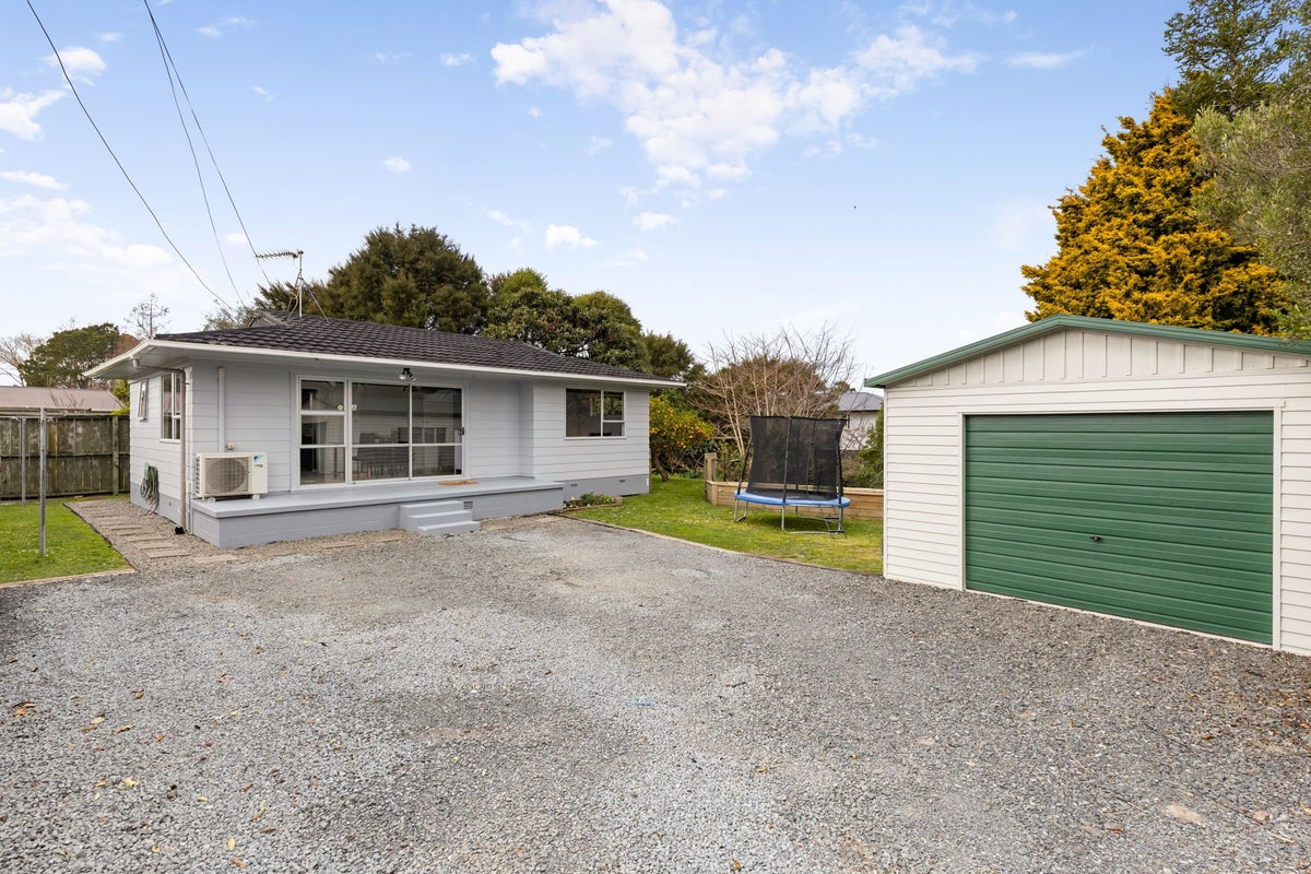 24A Bruce Avenue, Glenview, Hamilton - Carousel 1