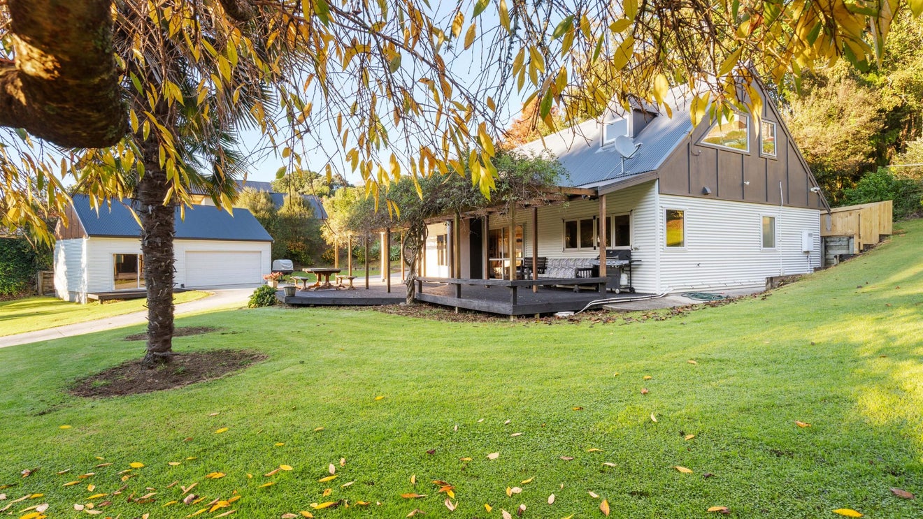 1 Grasmere Way, Bethlehem, Tauranga - Carousel 2
