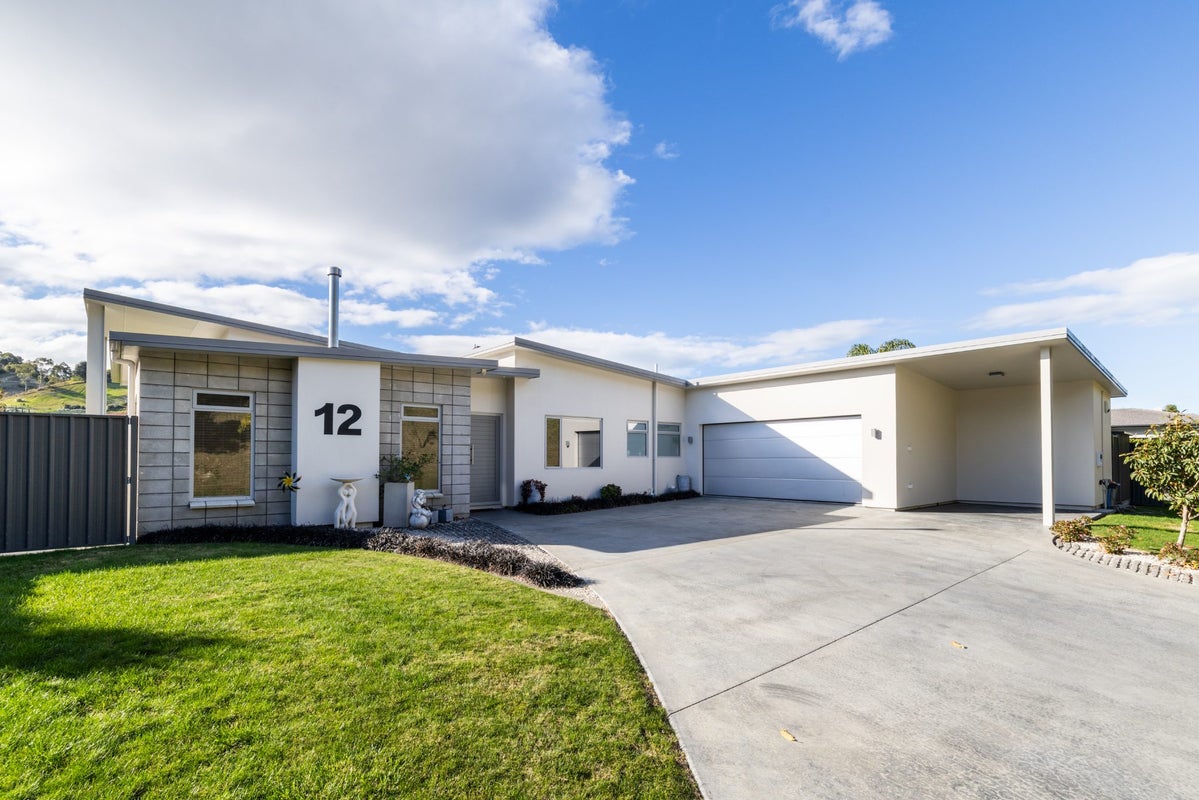 12 Flers Place, Taradale, Napier - Carousel 2