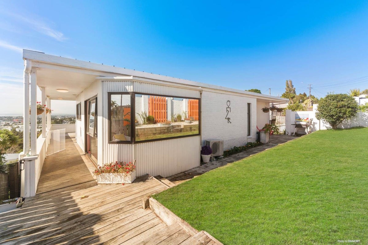 43 Sunset Road, Totara Vale, Auckland - Carousel 1