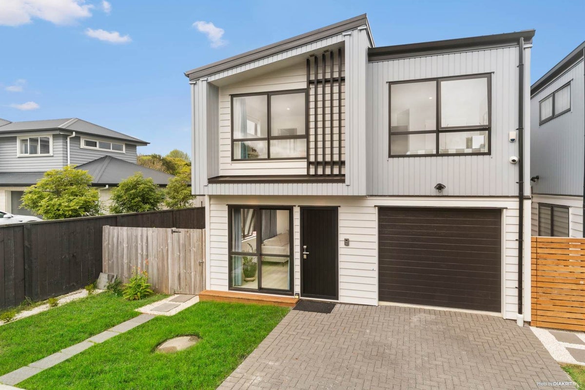 95C Lynwood Road, New Lynn, Auckland - Carousel 1