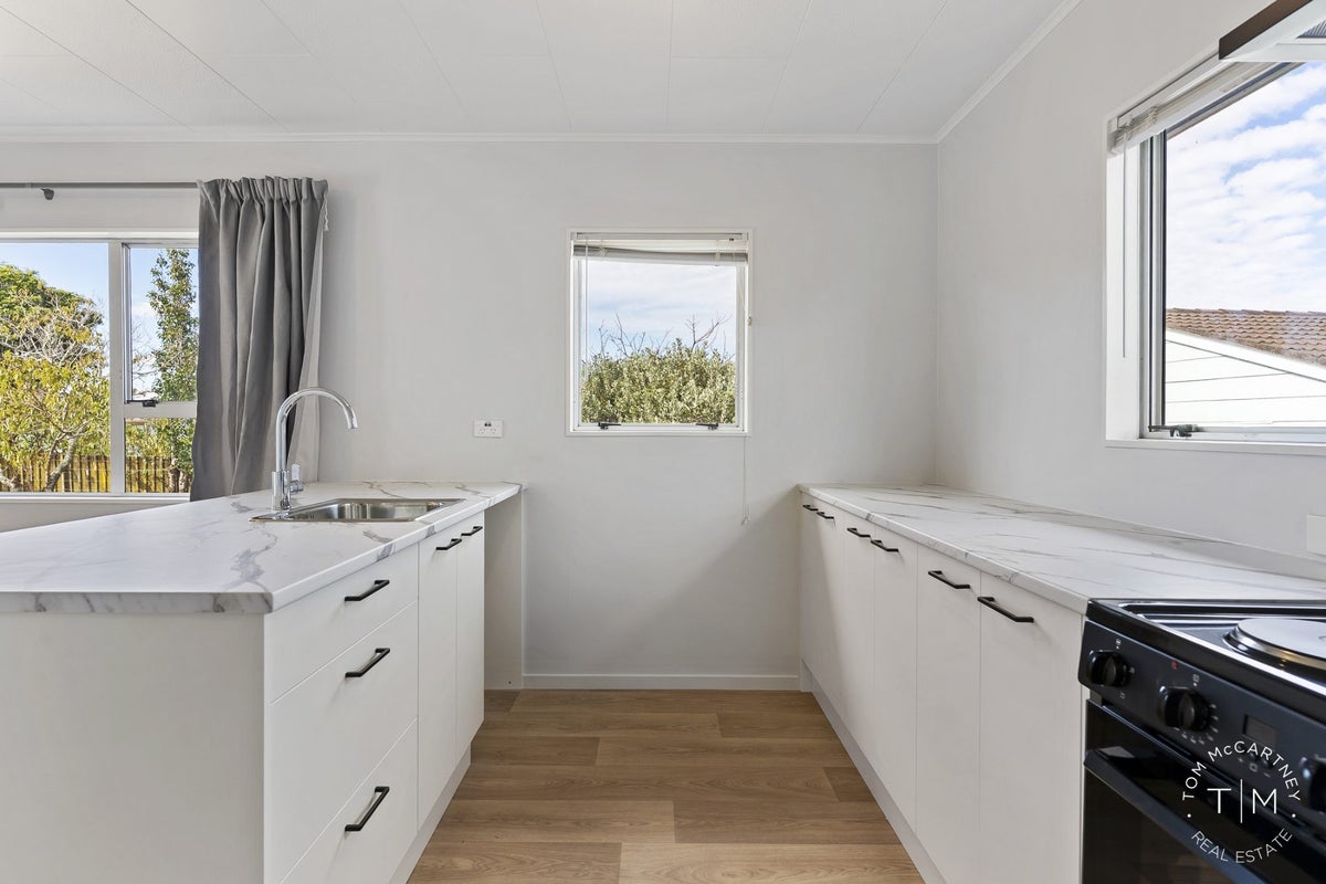 5 De Bloge Place, Clendon Park, Auckland - Carousel 2